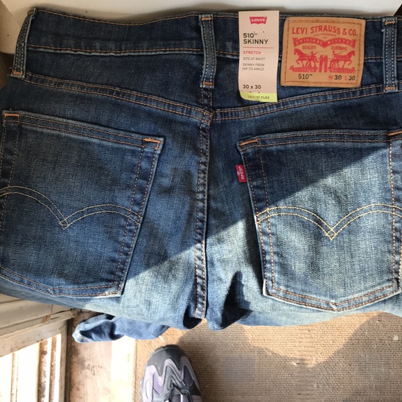 New Levi’s - Picture 3 of 8